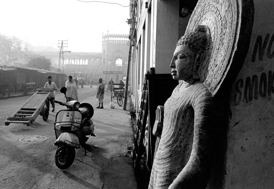 04_buddha.jamamasjid.blackandwhite.india.jpg